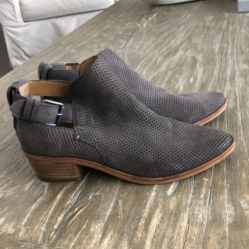 EUC Dolce Vita Kara Booties size 6